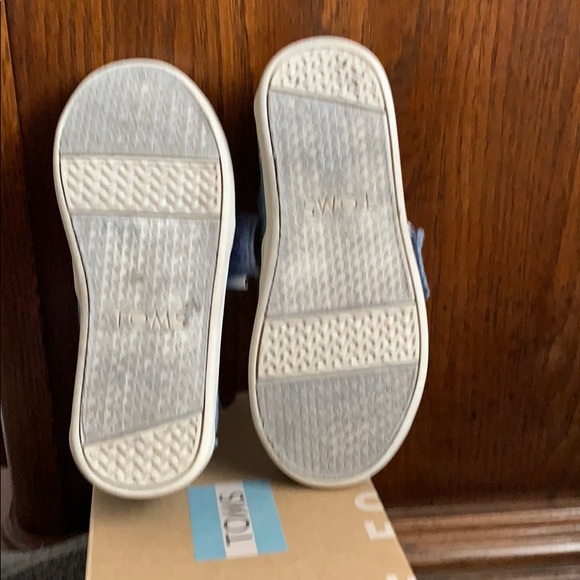 Toms - Picture 4 of 4